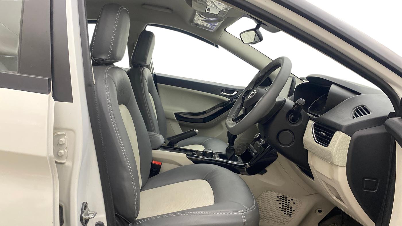 2022 Tata NEXON XZ Plus LUX, Petrol, Manual, 16,057 km, Right Side Front Door Cabin