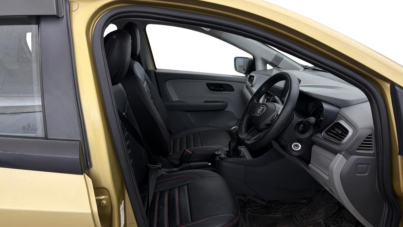 2020 Tata ALTROZ XE PETROL, Petrol, Manual, 25,402 km, Right Side Front Door Cabin