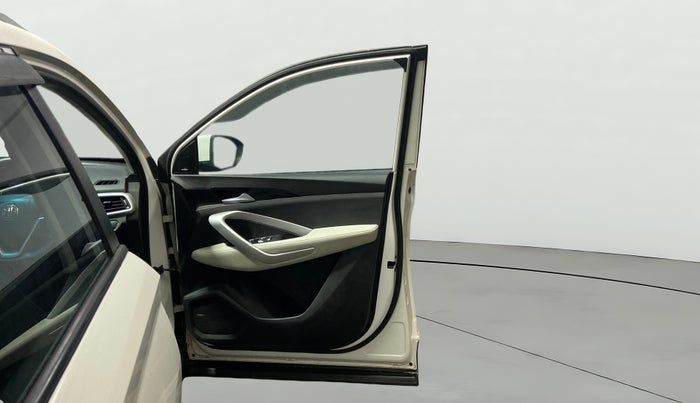 2021 MG HECTOR PLUS SUPER 1.5 PETROL TURBO HYBRID MT 7-STR, Petrol, Manual, 30,423 km, RHS Front Door