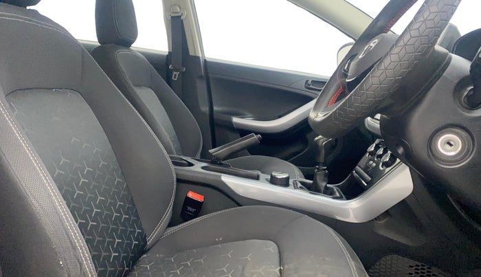 2022 Tata NEXON XM SUNROOF PETROL, Petrol, Manual, 72,463 km, Right Side Front Door Cabin