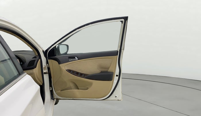 2014 Hyundai Verna FLUIDIC 1.6 CRDI SX AT, Diesel, Automatic, 68,737 km, RHS Front Door