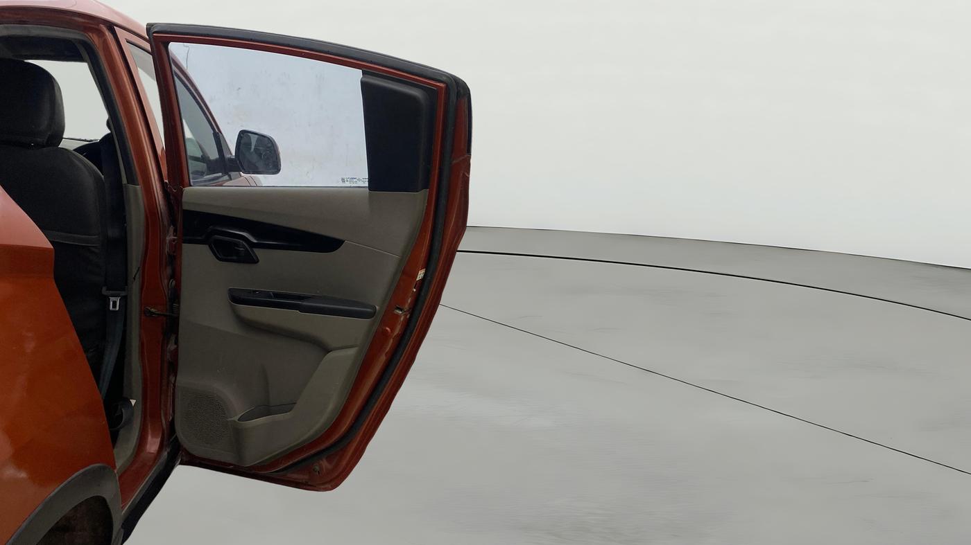 2016 Mahindra Kuv100 K4 PLUS D 6 STR, Diesel, Manual, 72,494 km, RHS Rear Door