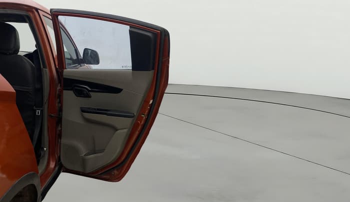2016 Mahindra Kuv100 K4 PLUS D 6 STR, Diesel, Manual, 72,494 km, RHS Rear Door