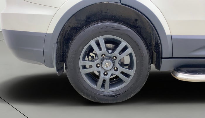 2019 Tata Hexa XT 4X4 7 STR, Diesel, Manual, 30,376 km, Right Rear Wheel