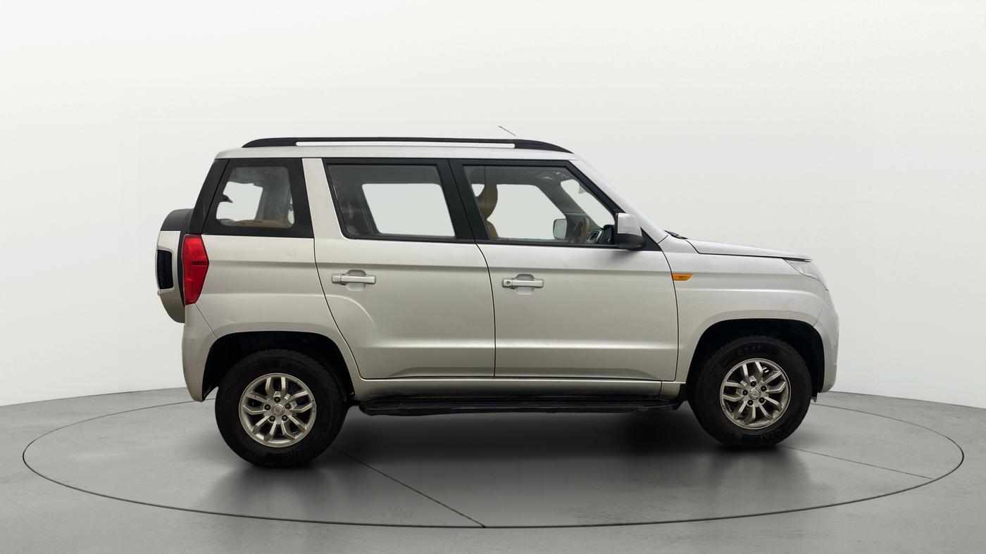 2017 Mahindra TUV300 T8, Diesel, Manual, 31,985 km, Right Side View