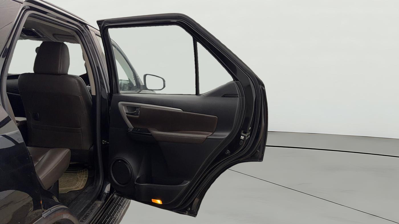 2019 Toyota Fortuner 2.7 4X2 AT, Petrol, Automatic, 24,901 km, RHS Rear Door
