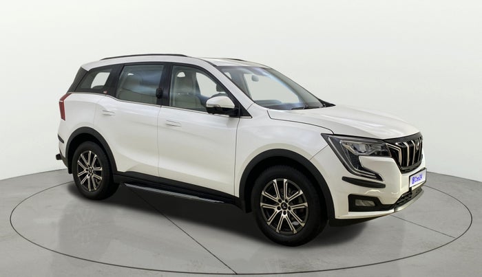 2024 Mahindra XUV700 AX 7 LUXURY P AT 7 STR, Petrol, Automatic, 24,946 km, Right Front Diagonal