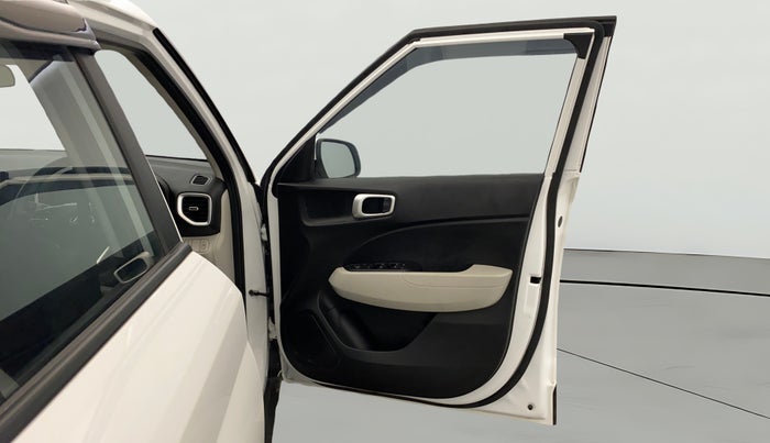 2025 Hyundai VENUE S 1.2, Petrol, Manual, 6,192 km, RHS Front Door