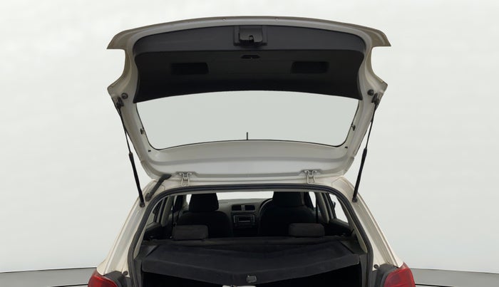 2016 Volkswagen Polo COMFORTLINE 1.2L, Petrol, Manual, 88,927 km, Boot Door Open