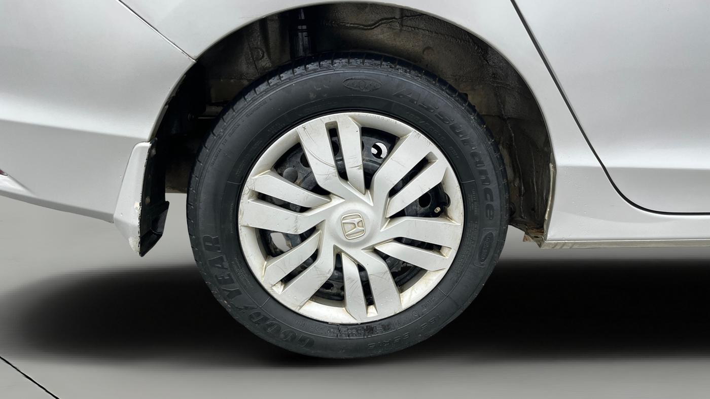 2015 Honda City 1.5L I-VTEC SV CVT, Petrol, Automatic, 1,32,423 km, Right Rear Wheel
