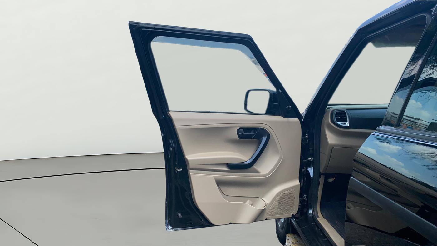 2023 Mahindra BOLERO NEO N 8, Diesel, Manual, 30,272 km, LHS Front Door