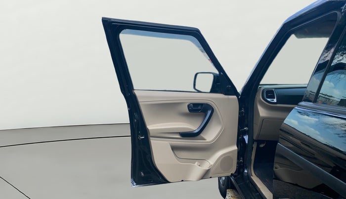 2023 Mahindra BOLERO NEO N 8, Diesel, Manual, 30,272 km, LHS Front Door
