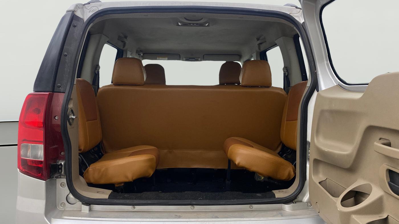 2017 Mahindra TUV300 T8, Diesel, Manual, 31,985 km, Boot Open Zoomed View