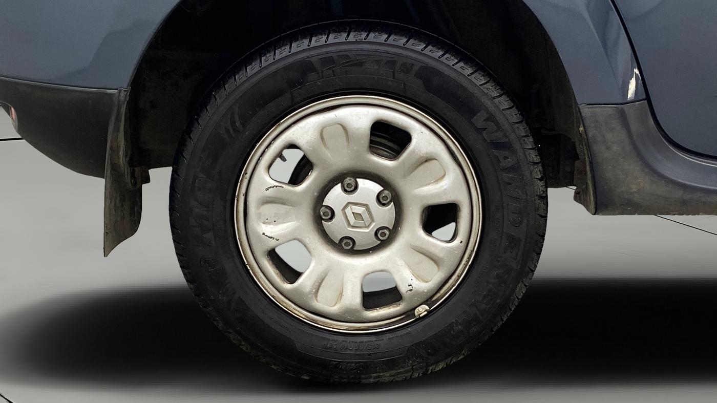 2014 Renault Duster RXE PETROL, Petrol, Manual, 57,315 km, Right Rear Wheel
