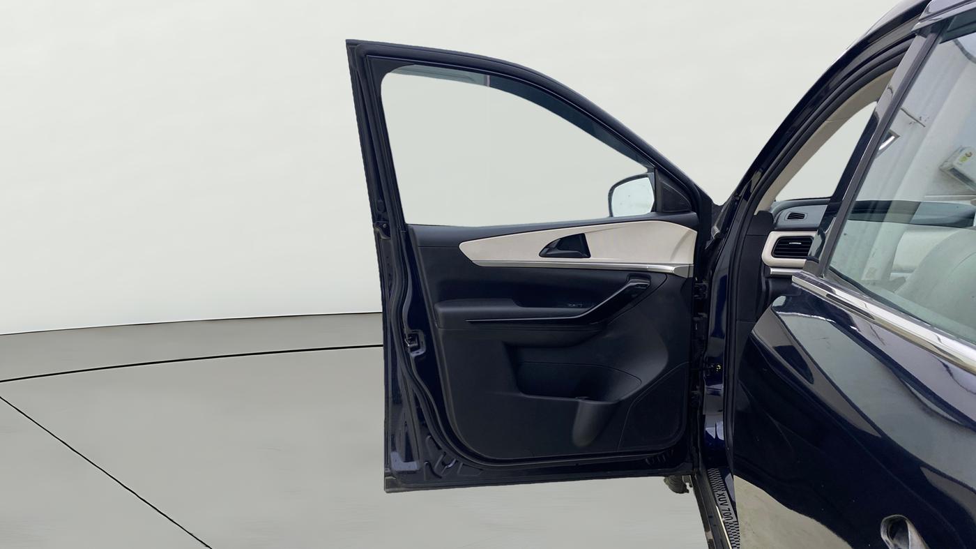 2023 Mahindra XUV700 AX 5 P AT 5 STR, Petrol, Automatic, 12,399 km, LHS Front Door