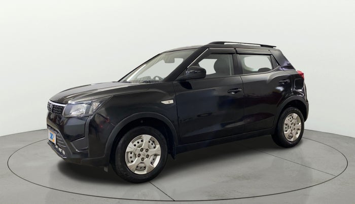 2023 Mahindra XUV300 W4 1.2 PETROL, Petrol, Manual, 30,416 km, Left Front Diagonal