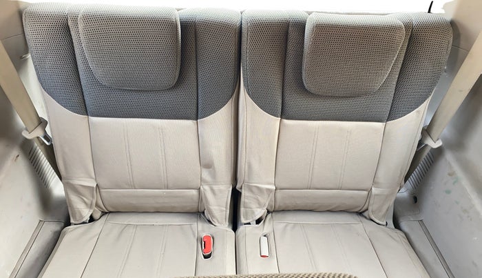 2017 Mahindra XUV500 W6, Diesel, Manual, 37,310 km, Third Seat Row ( optional )