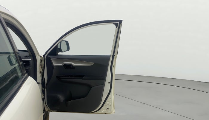 2018 Mahindra KUV 100 NXT K6+ D 6 STR, Diesel, Manual, 53,075 km, RHS Front Door