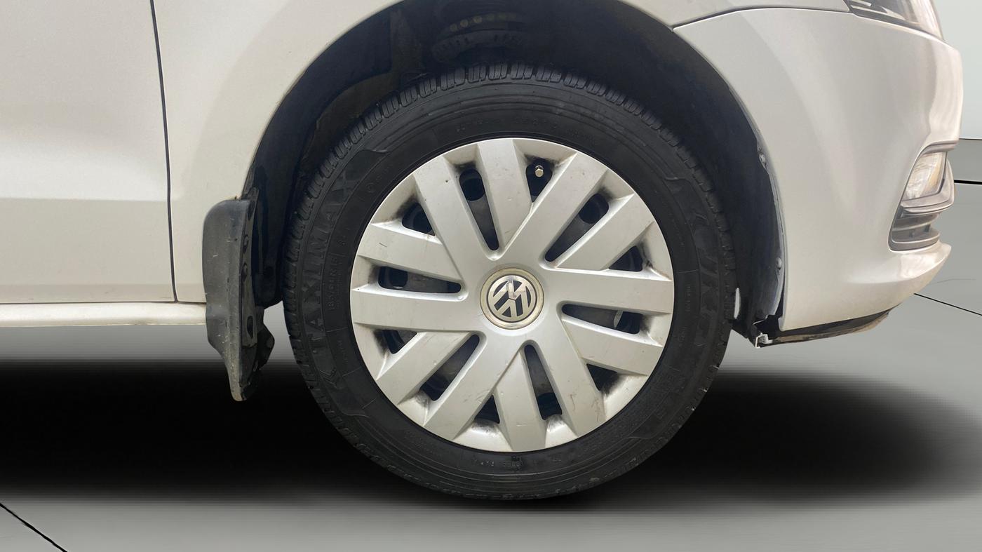 2015 Volkswagen Polo COMFORTLINE 1.2L, Petrol, Manual, 67,232 km, Right Front Wheel