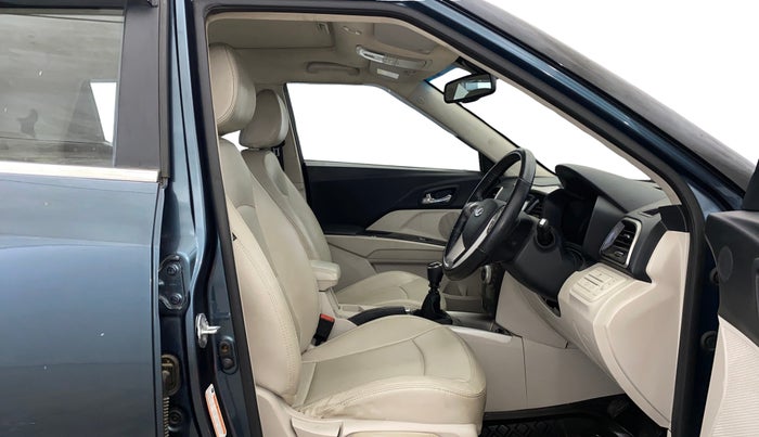 2021 Mahindra XUV300 W8 (O) 1.2 PETROL, Petrol, Manual, 33,153 km, Right Side Front Door Cabin