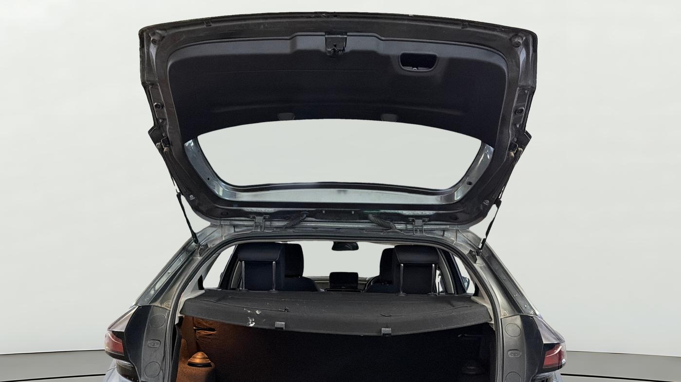 2023 Tata ALTROZ XZA + SUNROOF, Petrol, Automatic, 25,655 km, Boot Door Open