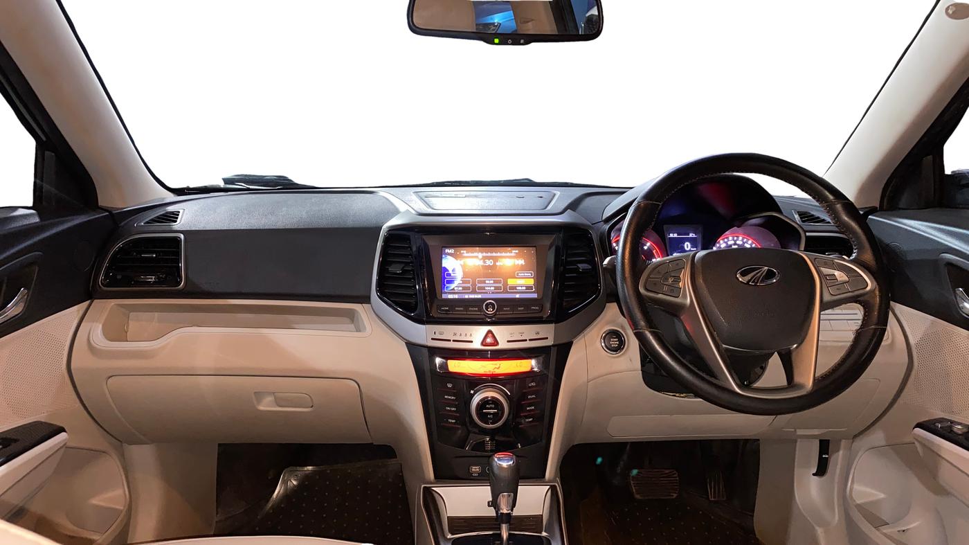 2021 Mahindra XUV300 W8 (O) 1.5 DIESEL AMT DUAL TONE, Diesel, Automatic, 43,432 km, Dashboard