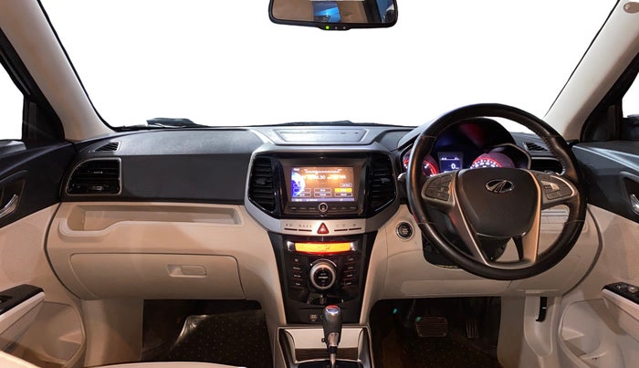 2021 Mahindra XUV300 W8 (O) 1.5 DIESEL AMT DUAL TONE, Diesel, Automatic, 43,126 km, Dashboard