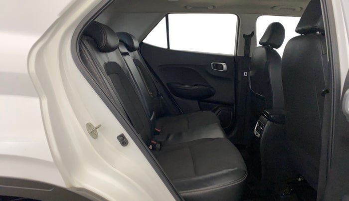 2020 Hyundai VENUE SX 1.0 (O) TURBO, Petrol, Manual, 71,240 km, Right Side Rear Door Cabin