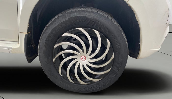 2013 Nissan Terrano XL D THP 110 PS, Diesel, Manual, 1,42,835 km, Right Front Wheel