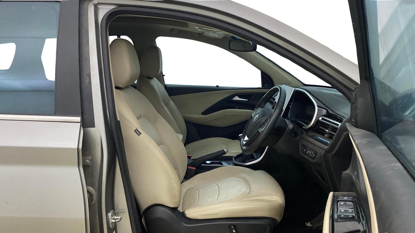 2023 MG HECTOR SHARP PRO 1.5 TURBO MT PETROL, Petrol, Manual, 33,012 km, Right Side Front Door Cabin