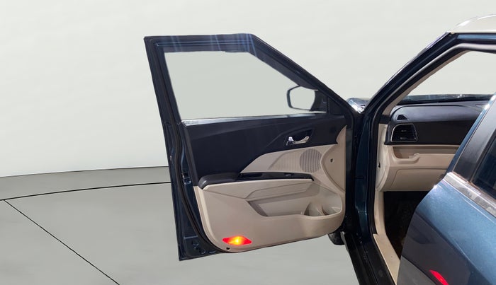 2021 Mahindra XUV300 W8 (O) 1.5 DIESEL AMT DUAL TONE, Diesel, Automatic, 43,126 km, LHS Front Door