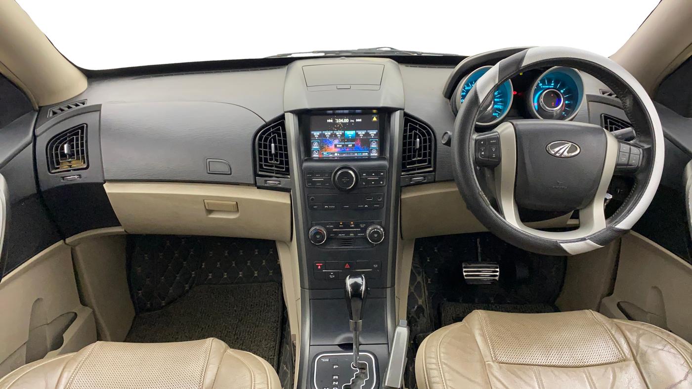 2016 Mahindra XUV500 W10 AT, Diesel, Automatic, 1,22,669 km, Dashboard