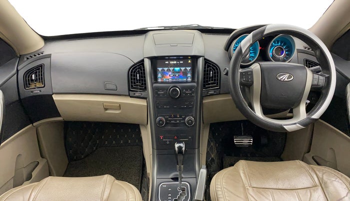 2016 Mahindra XUV500 W10 AT, Diesel, Automatic, 1,22,657 km, Dashboard