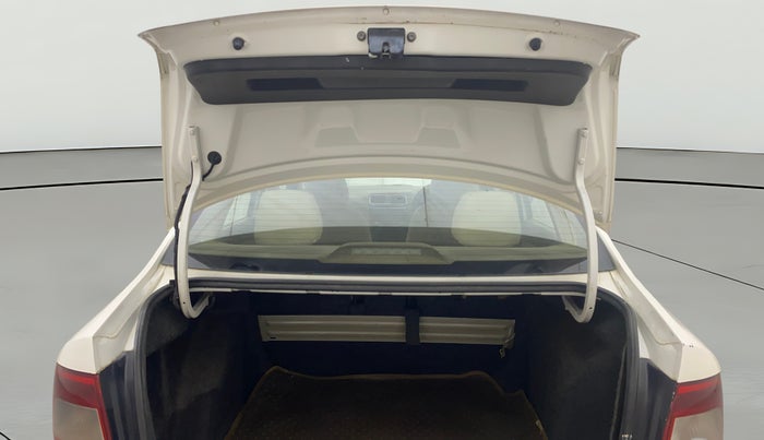 2012 Skoda Rapid AMBITION 1.6 TDI CR MT, Diesel, Manual, 1,25,665 km, Boot Door Open