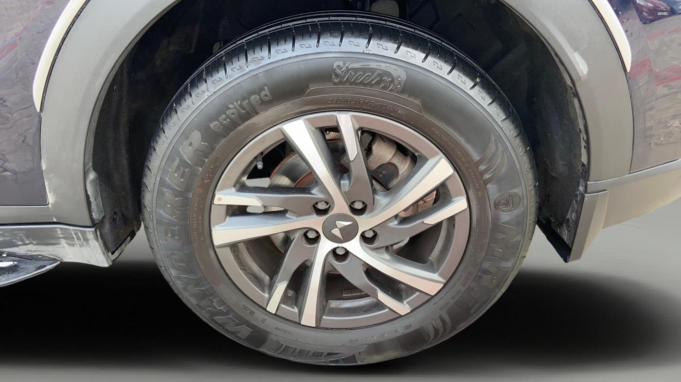 2022 Mahindra XUV700 AX 5 P AT 5 STR, Petrol, Automatic, 20,014 km, Left Rear Wheel