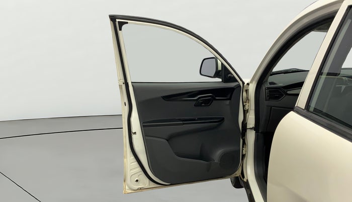 2018 Mahindra KUV 100 NXT K4+ P 6 STR, Petrol, Manual, 22,715 km, LHS Front Door