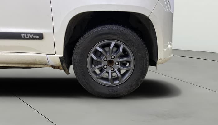 2017 Mahindra TUV300 T10 AMT, Diesel, Automatic, 97,525 km, Right Front Wheel