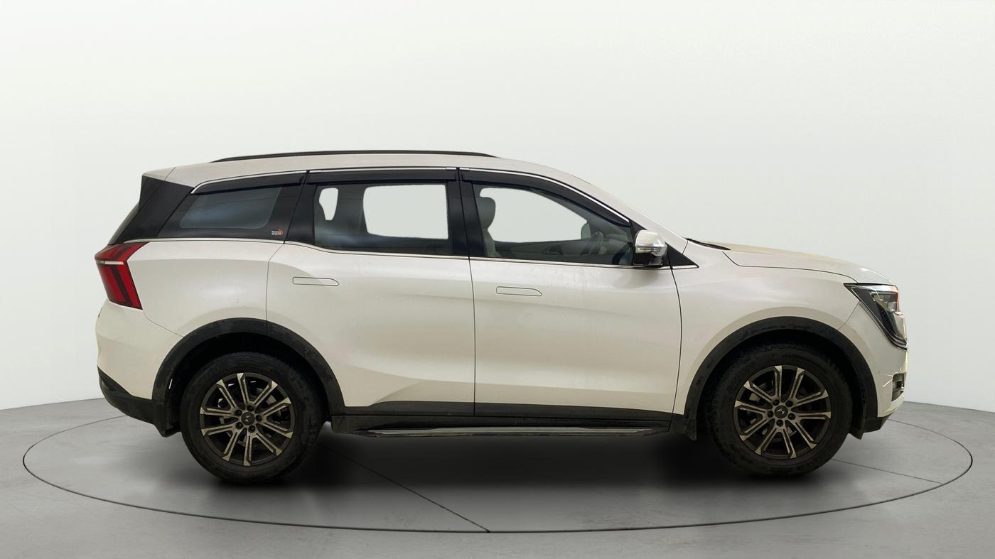 2023 Mahindra XUV700 AX 7 LUXURY D AWD AT 7 STR, Diesel, Automatic, 63,522 km, Right Side View