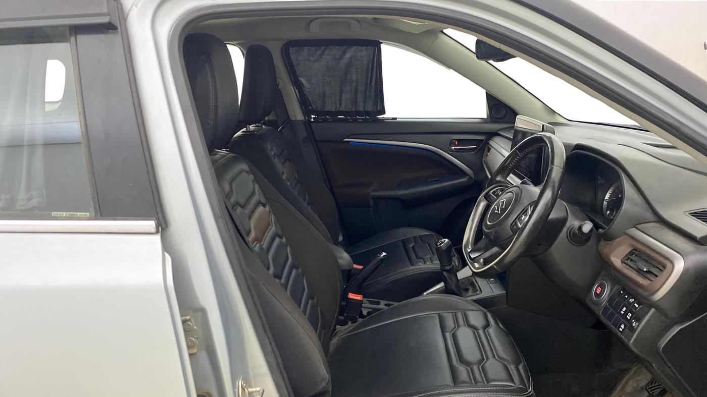 2022 Maruti BREZZA ZXI + SMART HYBRID, Petrol, Manual, 88,894 km, Right Side Front Door Cabin