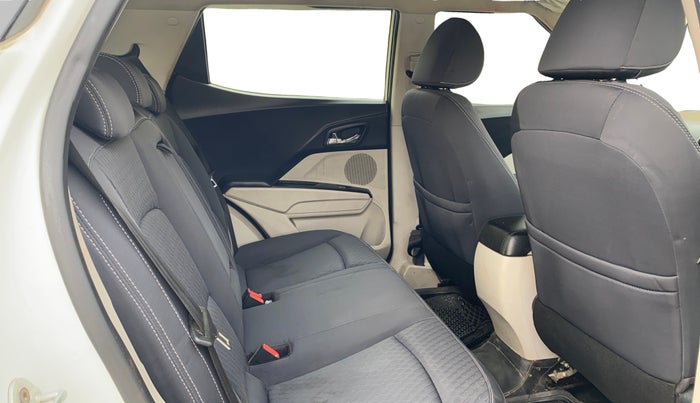 2020 Mahindra XUV300 W8 1.2 PETROL, Petrol, Manual, 81,792 km, Right Side Rear Door Cabin