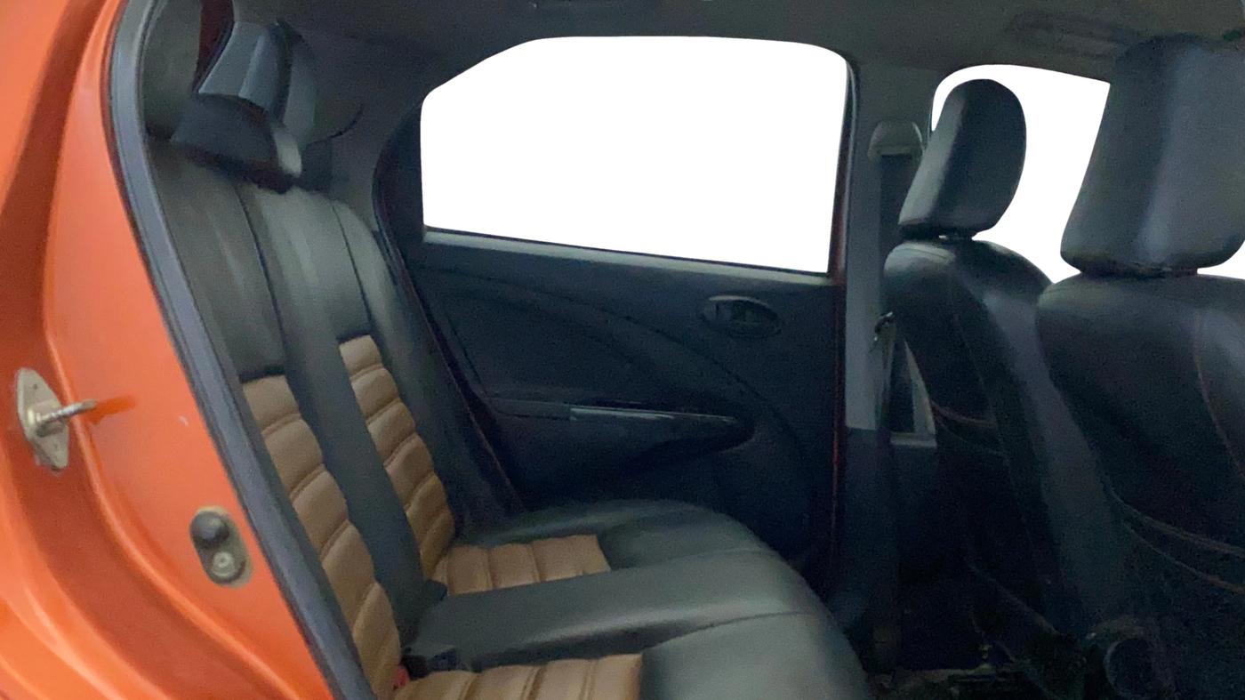 2017 Toyota Etios CROSS 1.2 G, Petrol, Manual, 82,513 km, Right Side Rear Door Cabin