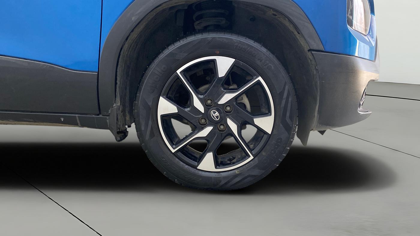 2022 Tata PUNCH CREATIVE  AMT, Petrol, Automatic, 21,530 km, Right Front Wheel