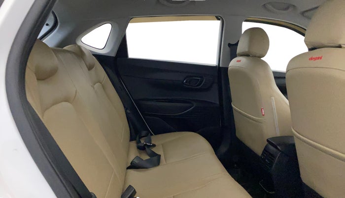 2021 Hyundai NEW I20 SPORTZ 1.2 AT, Petrol, Automatic, 23,673 km, Right Side Rear Door Cabin