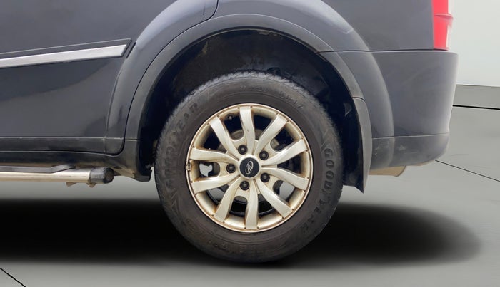 2016 Mahindra XUV500 W10 AT, Diesel, Automatic, 82,399 km, Left Rear Wheel