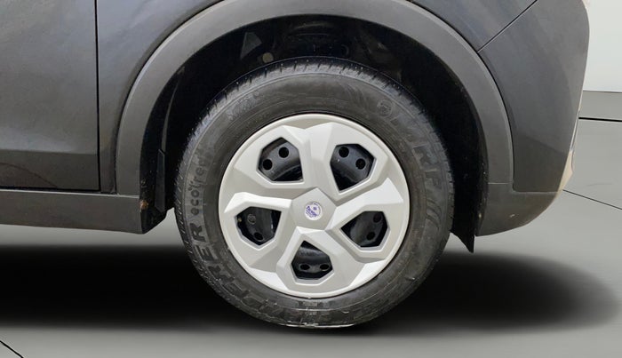 2023 Mahindra XUV300 W4 1.2 PETROL, Petrol, Manual, 52,472 km, Right Front Wheel