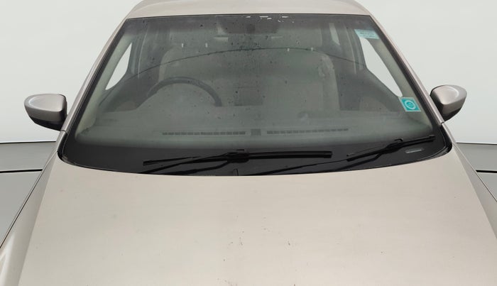 2013 Volkswagen Vento HIGHLINE 1.6 MPI, Petrol, Manual, 38,977 km, Front Windshield