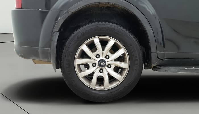 2015 Mahindra XUV500 W10, Diesel, Manual, 1,13,300 km, Right Rear Wheel