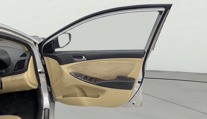 2014 Hyundai Verna FLUIDIC 1.6 VTVT SX, Petrol, Manual, 81,762 km, RHS Front Door