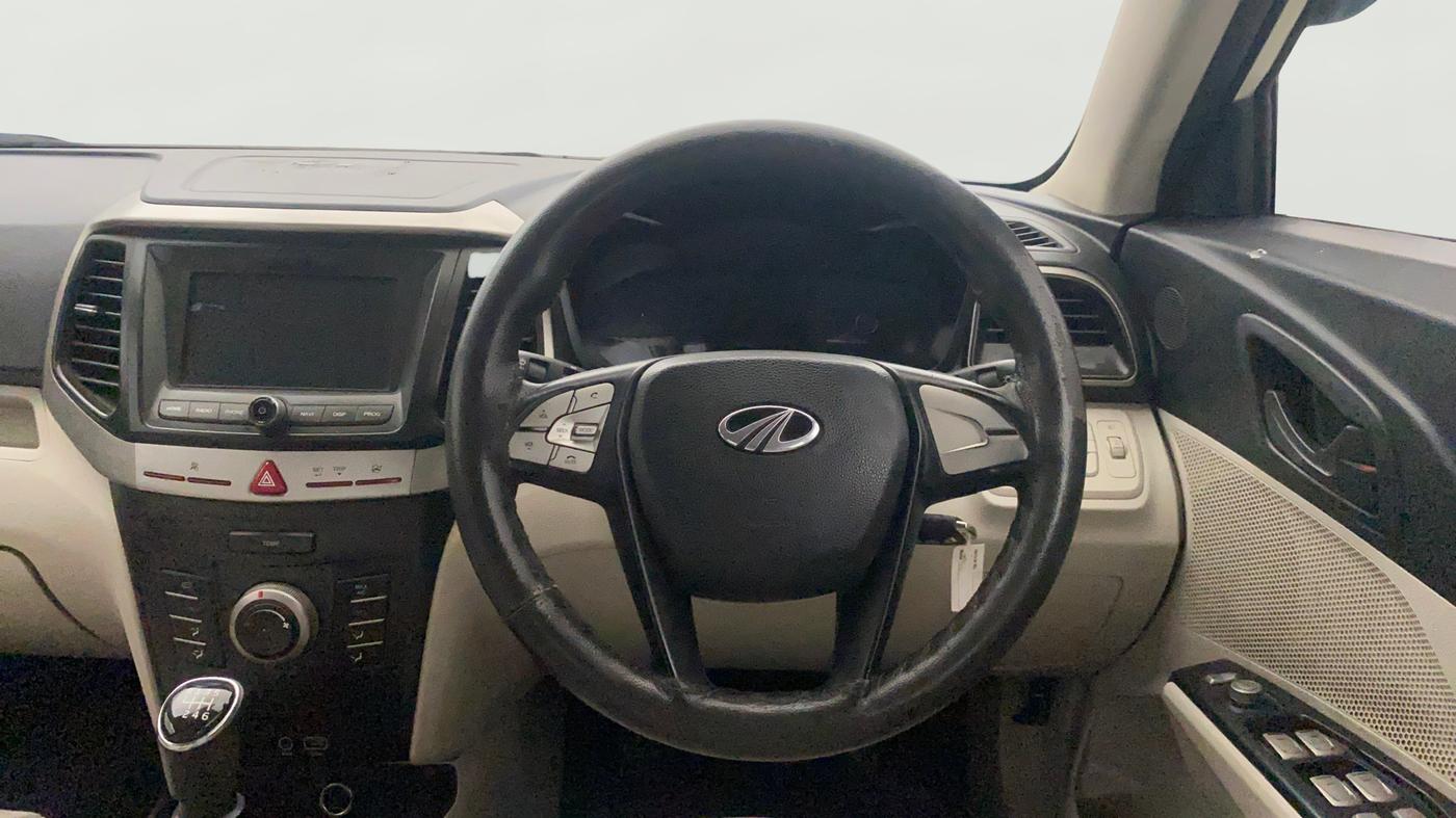 2020 Mahindra XUV300 W6 1.2 PETROL, Petrol, Manual, 1,23,203 km, Steering Wheel Close Up