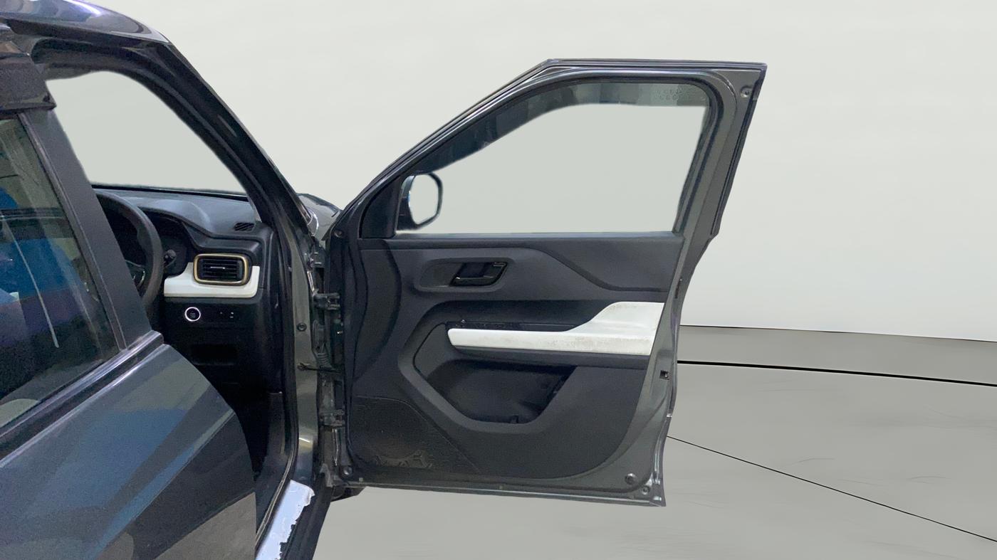 2023 Tata PUNCH ACCOMPLISHED DAZZLE SUNROOF CNG MT, CNG, Manual, 92,545 km, RHS Front Door
